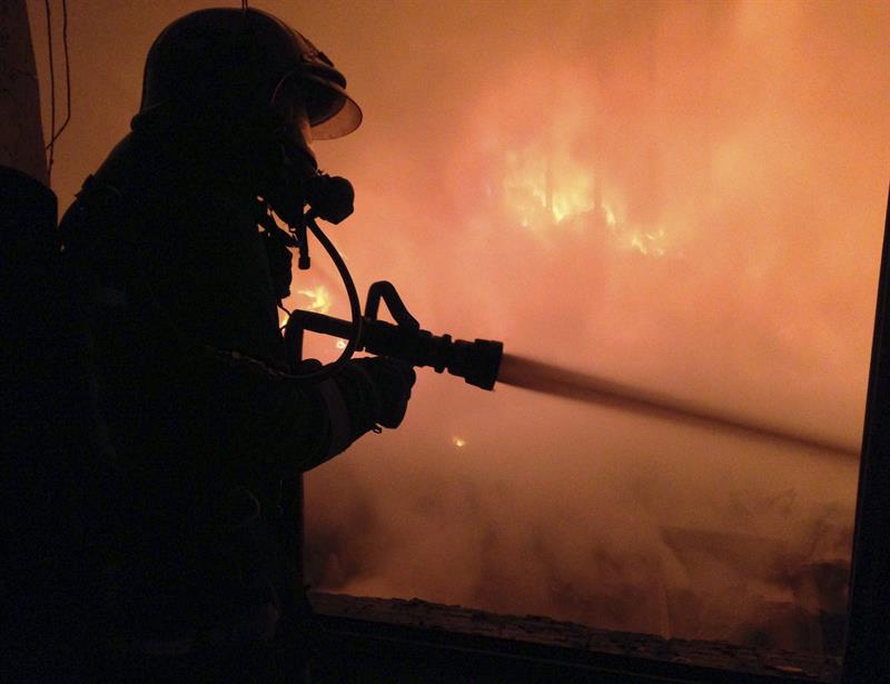 Miles de pasajeros de tren bloqueados por un incendio cerca de Marsella Miles de pasajeros de tren bloqueados por un incendio cerca de Marsella