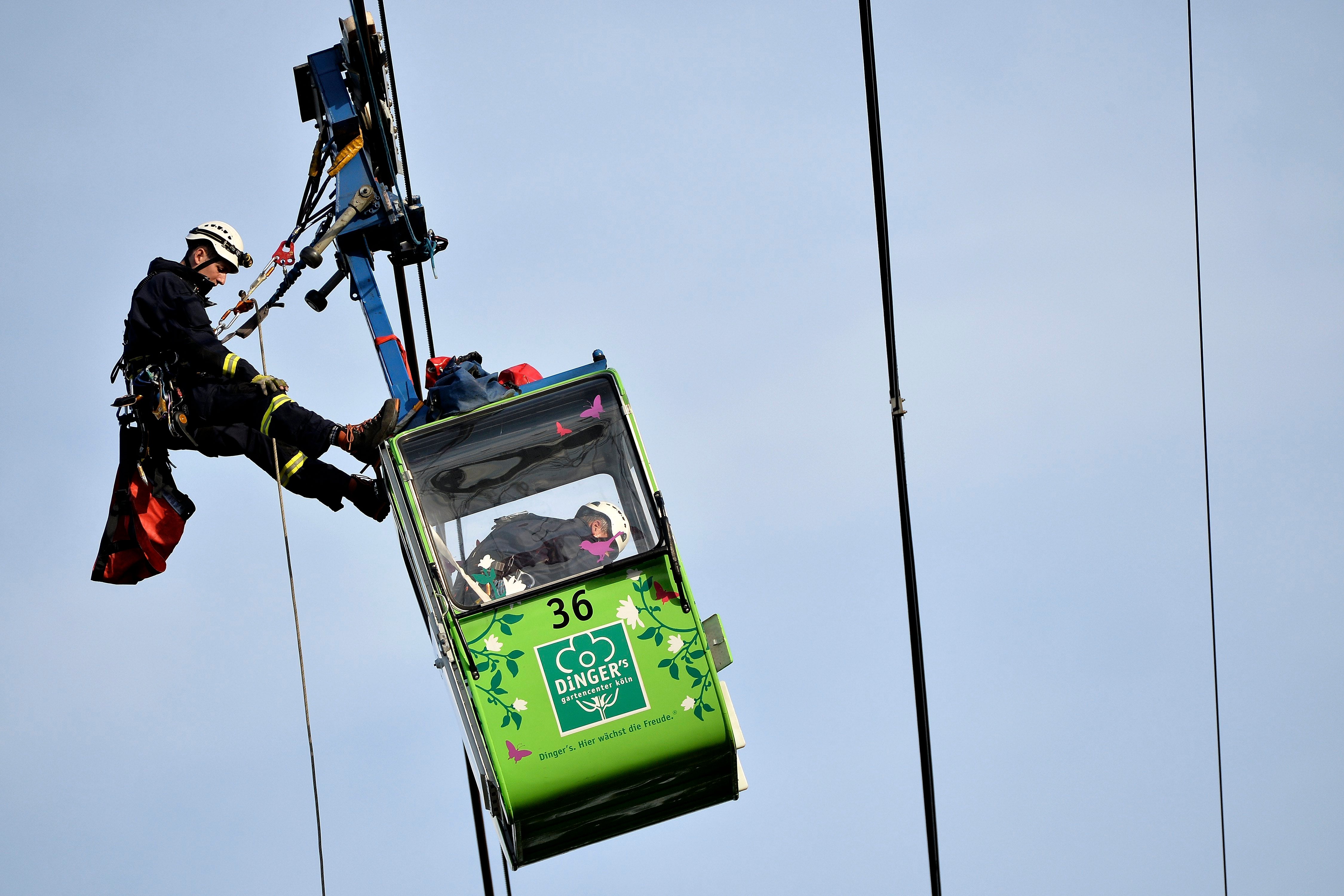Rescatadas en Alemania un centenar de personas en el teleférico sobre el Rin Rescatadas en Alemania un centenar de personas en el teleférico sobre el Rin