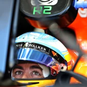 Fernando Alonso en el box de McLaren Fernando Alonso en el box de McLaren