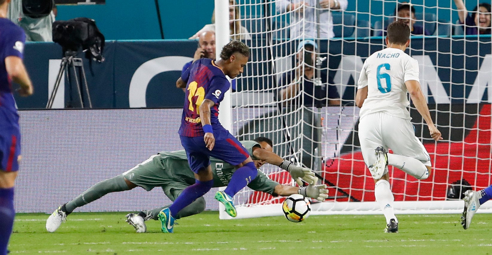 El Barça doblega al Real Madrid y gana el primer Clásico de la temporada en Miami El Barça doblega al Real Madrid y gana el primer Clásico de la temporada en Miami