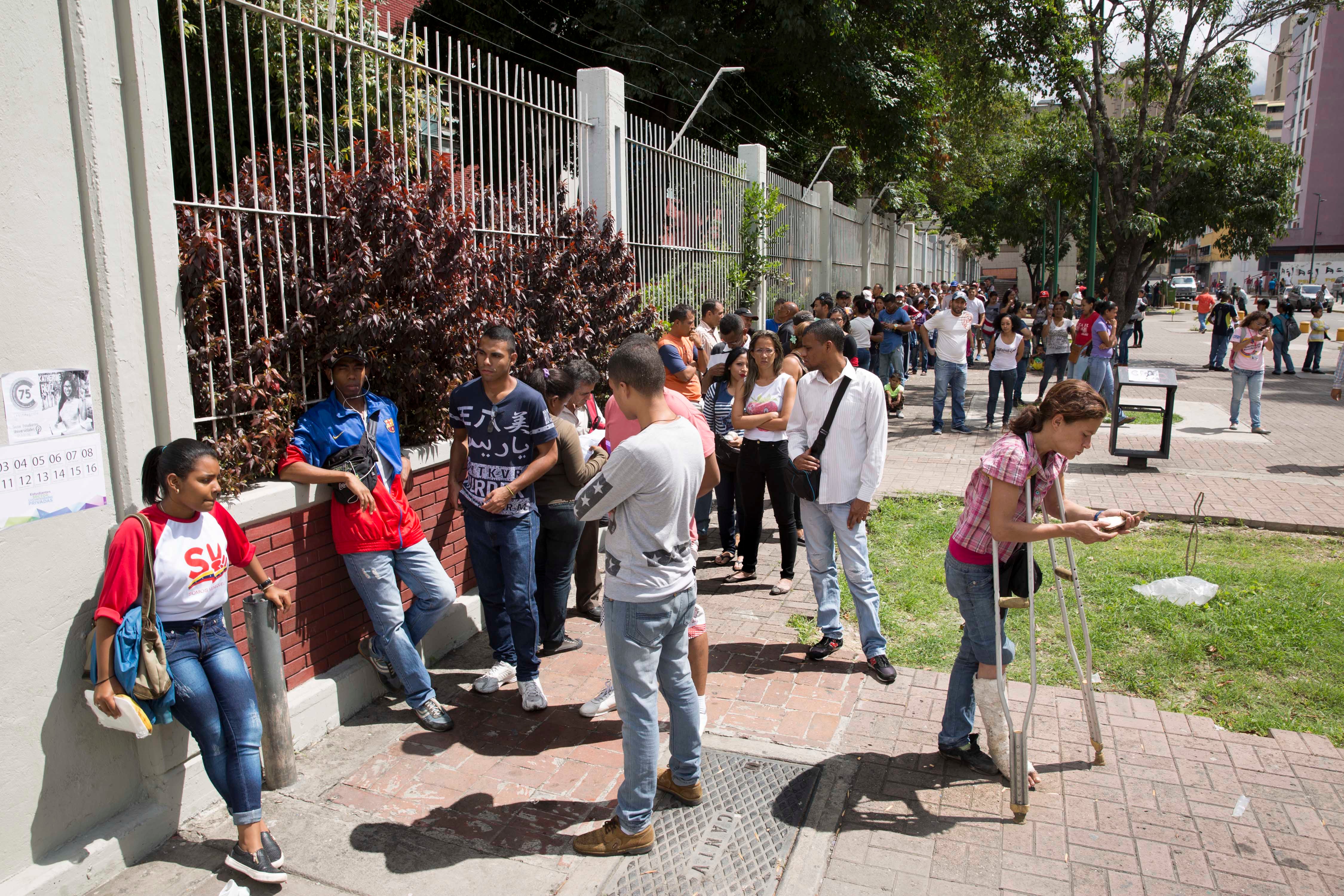 Siete agentes heridos tras la explosión de dos motos de la Policía en Caracas Siete agentes heridos tras la explosión de dos motos de la Policía en Caracas