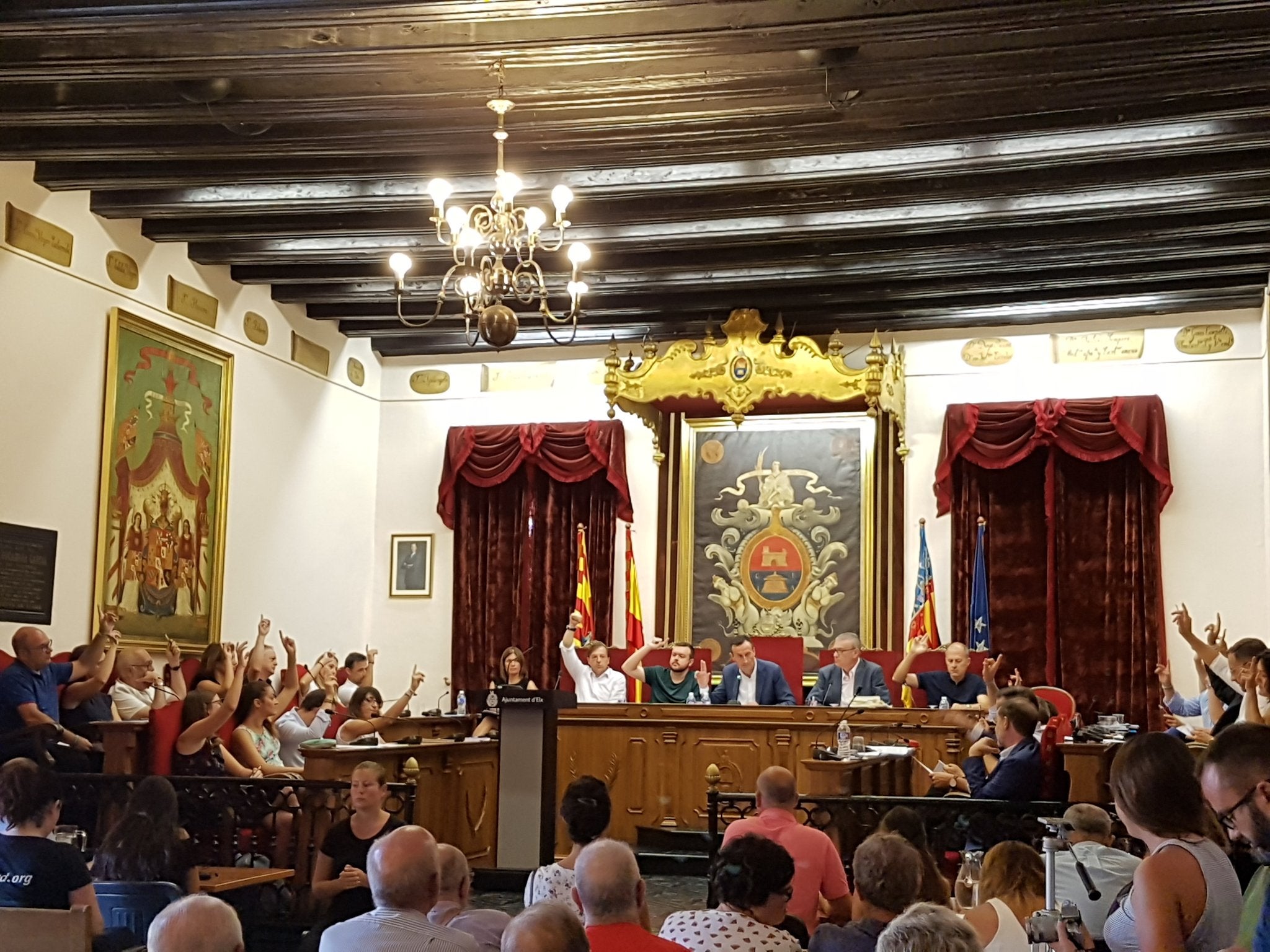 La oposición municipal en Elche aprueba pedir la dimisión o cese del conseller de Educación La oposición municipal en Elche aprueba pedir la dimisión o cese del conseller de Educación