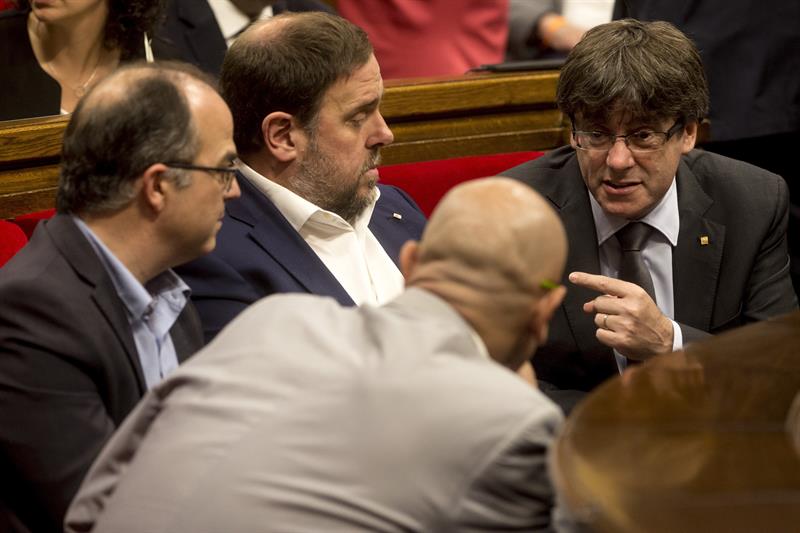 El Govern catalán se persona ante el TC para defenderse de la "indecencia" del recurso del Gobierno El Govern catalán se persona ante el TC para defenderse de la "indecencia" del recurso del Gobierno