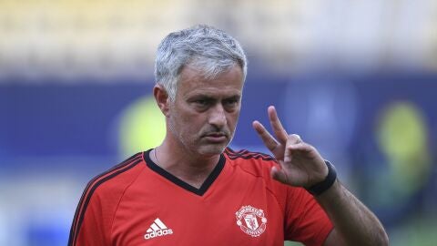 Mourinho, en un entrenamiento anterior a la Supercopa