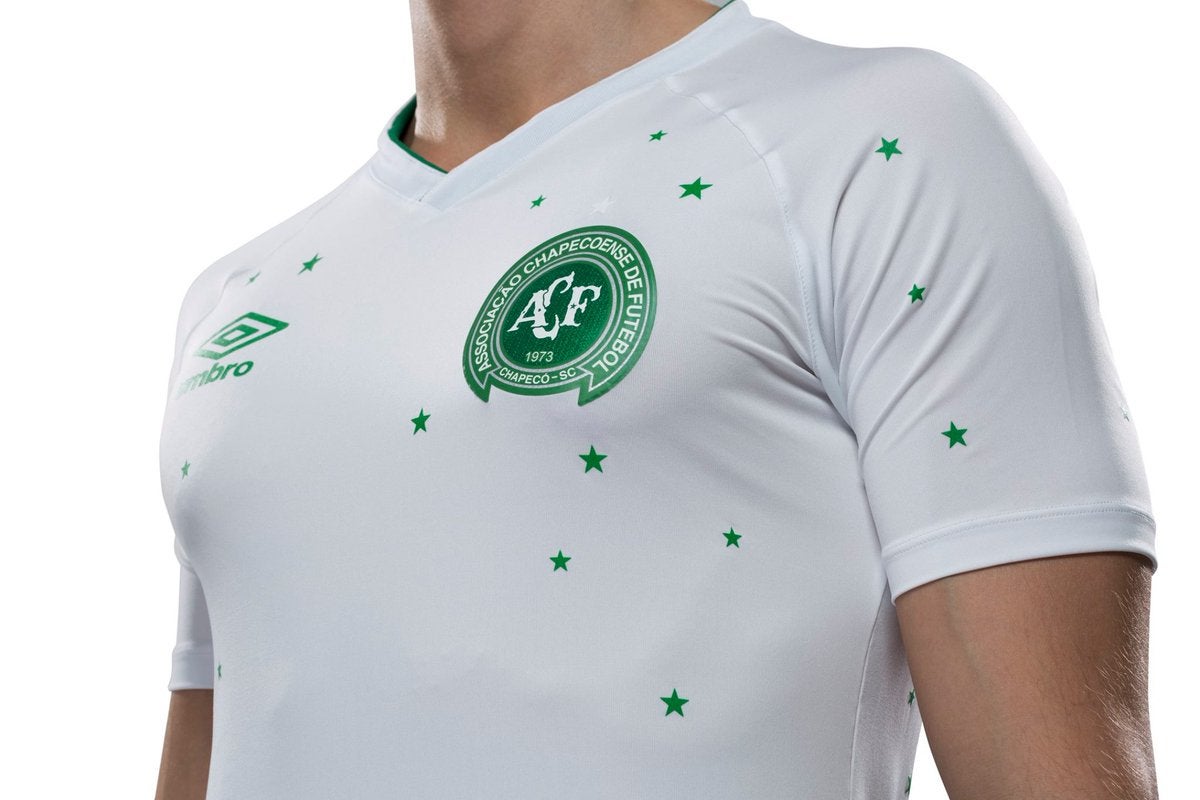 La emotiva camiseta del Chapecoense para jugar el trofeo Gamper contra el Barcelona La emotiva camiseta del Chapecoense para jugar el trofeo Gamper contra el Barcelona