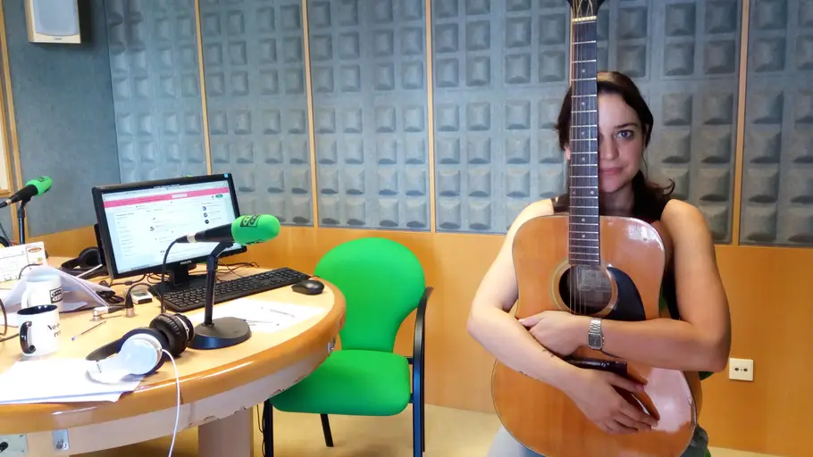 Cora Sayers nos presenta a Rosalía Vila La música de Cora Sayers