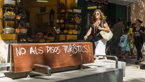 Una pintada contra los pisos tur&iacute;sticos en Baleares