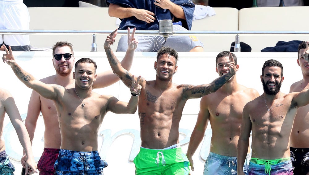 Las divertidas vacaciones de Neymar junto a sus amigos