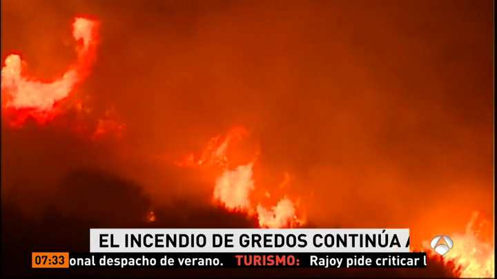 Las llamas continúan devorando la Sierra de Gredos Las llamas continúan devorando la Sierra de Gredos