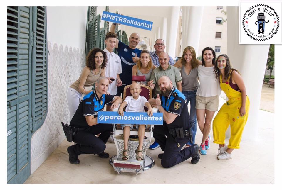 Policías locales de Terrassa se rapan la cabeza en solidaridad con los niños con cáncer Policías locales de Terrassa se rapan la cabeza en solidaridad con los niños con cáncer