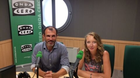 El conseller balear de Turismo, Biel, Barcel&oacute;, con la directora del programa "Illes Balears en la Onda", Elka Dimitrova.