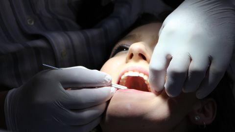 Acudir al dentista una vez al a&ntilde;o es importante para prevenir enfemedades bucodentales y evitar lesiones