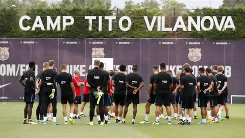 Los jugadores del Barcelona se ejercitan en el campo Tito Vilanova Los jugadores del Barcelona se ejercitan en el campo Tito Vilanova