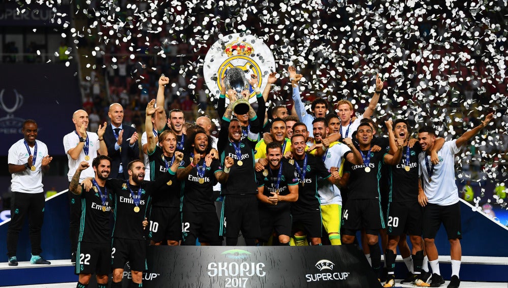 Sergio Ramos levanta la Supercopa de Europa en Skopje