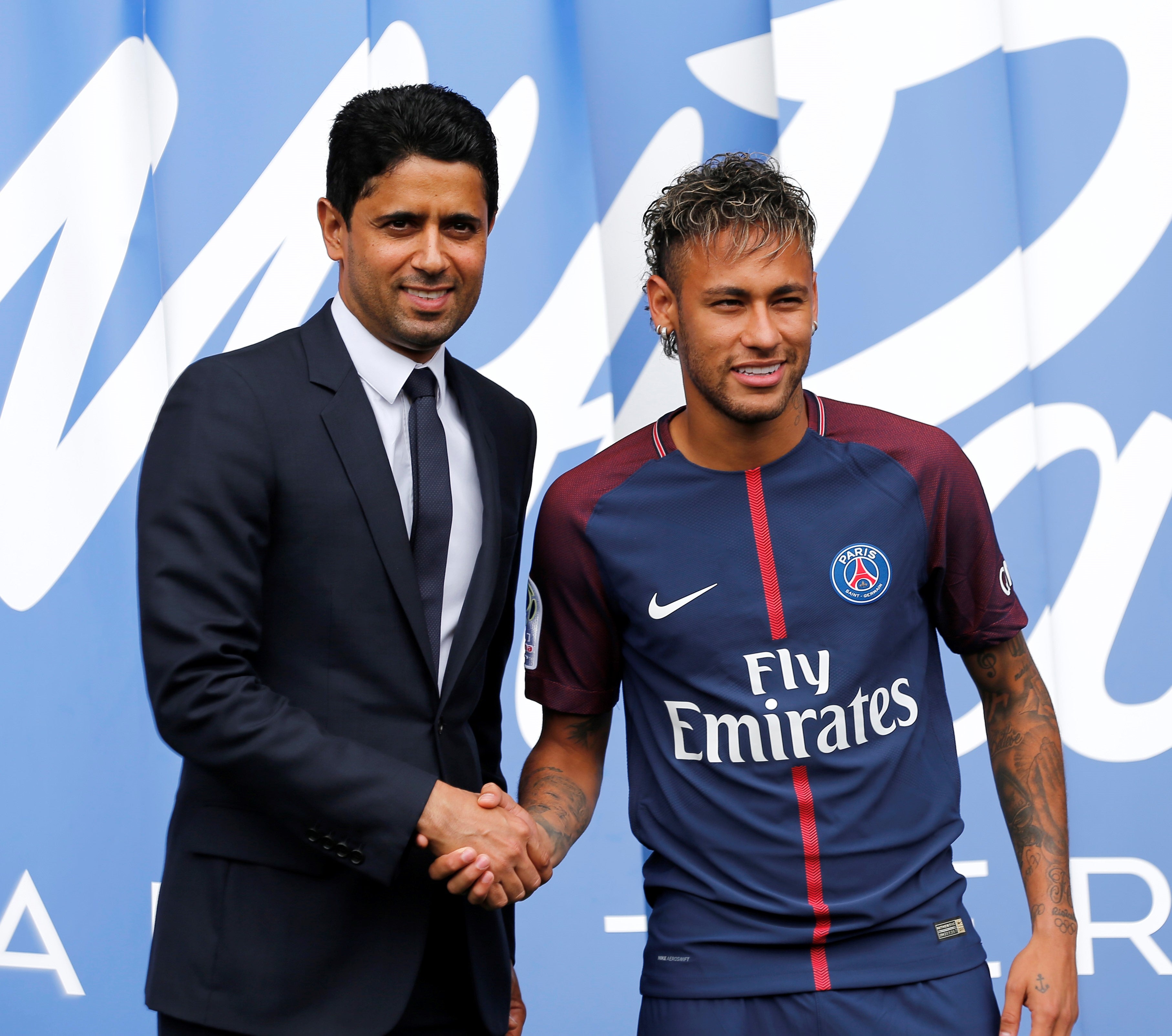 El Barcelona denuncia a Neymar y le reclama 8,5 millones de euros El Barcelona denuncia a Neymar y le reclama 8,5 millones de euros