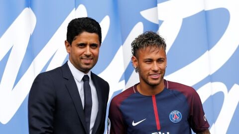 Neymar durante su presentaci&oacute;n en el PSG