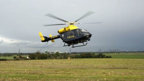 Helic&oacute;ptero de la polic&iacute;a brit&aacute;nica.