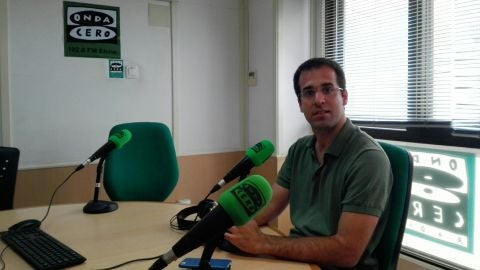 El m&eacute;dico en Onda Cero Elche