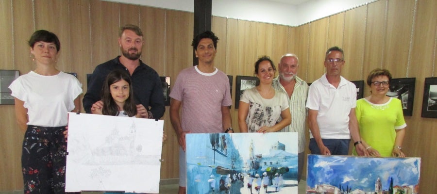 Ganadores del concurso junto al jurado. Ganadores del concurso junto al jurado.