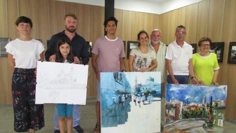 Ganadores del concurso junto al jurado.