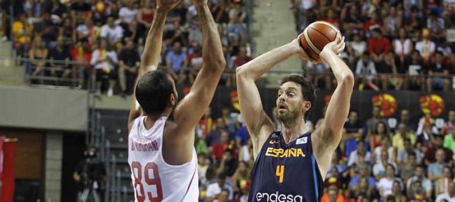 Pau Gasol con el balón en el España-Túnez de preparación para el Eurobasket 2017 Pau Gasol con el balón en el España-Túnez de preparación para el Eurobasket 2017