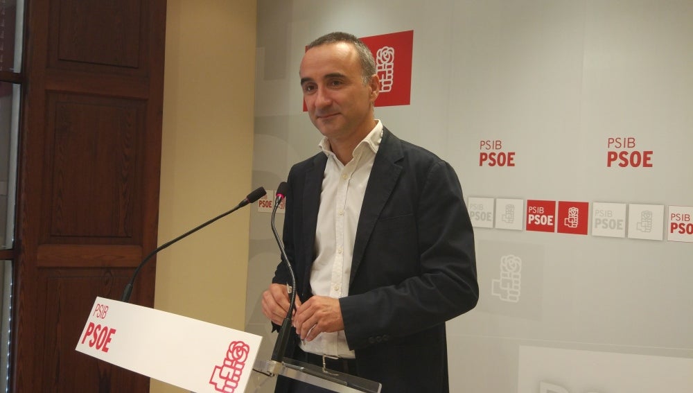 El diputado socialista, Pere Joan Pons, en la sede del PSIB
