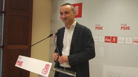 El diputado socialista, Pere Joan Pons, en la sede del PSIB