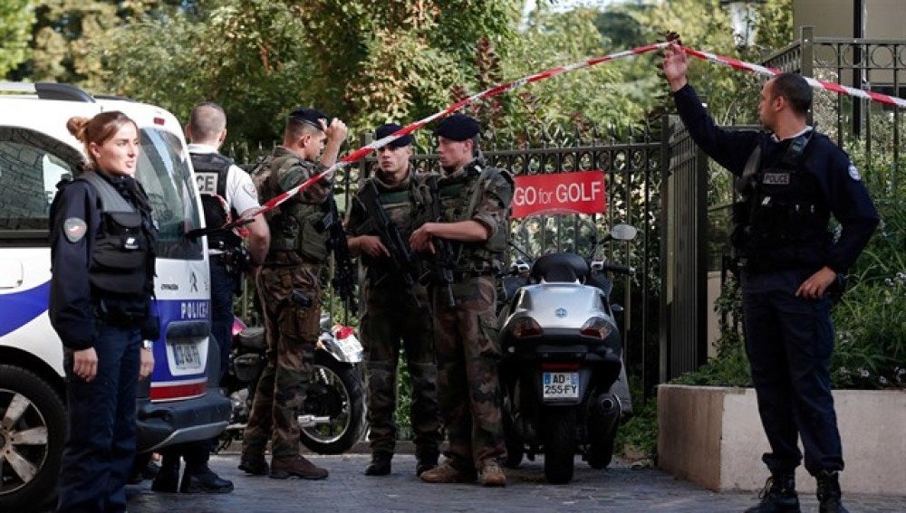  La Fiscalía de París había abierto una investigación por terrorismo sobre el atropello a los seis militares