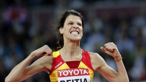 Ruth Beitia celebra su salto con &eacute;xito