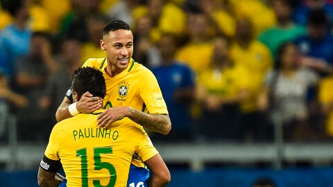 Neymar celebra un gol con Brasil