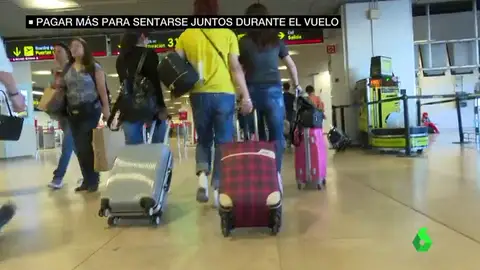 Vueling o Ryanair, algunas de las aerolíneas que te obligan a pagar un extra para viajar en asientos contiguos Vueling o Ryanair, algunas de las aerolíneas que te obligan a pagar un extra para viajar en asientos contiguos