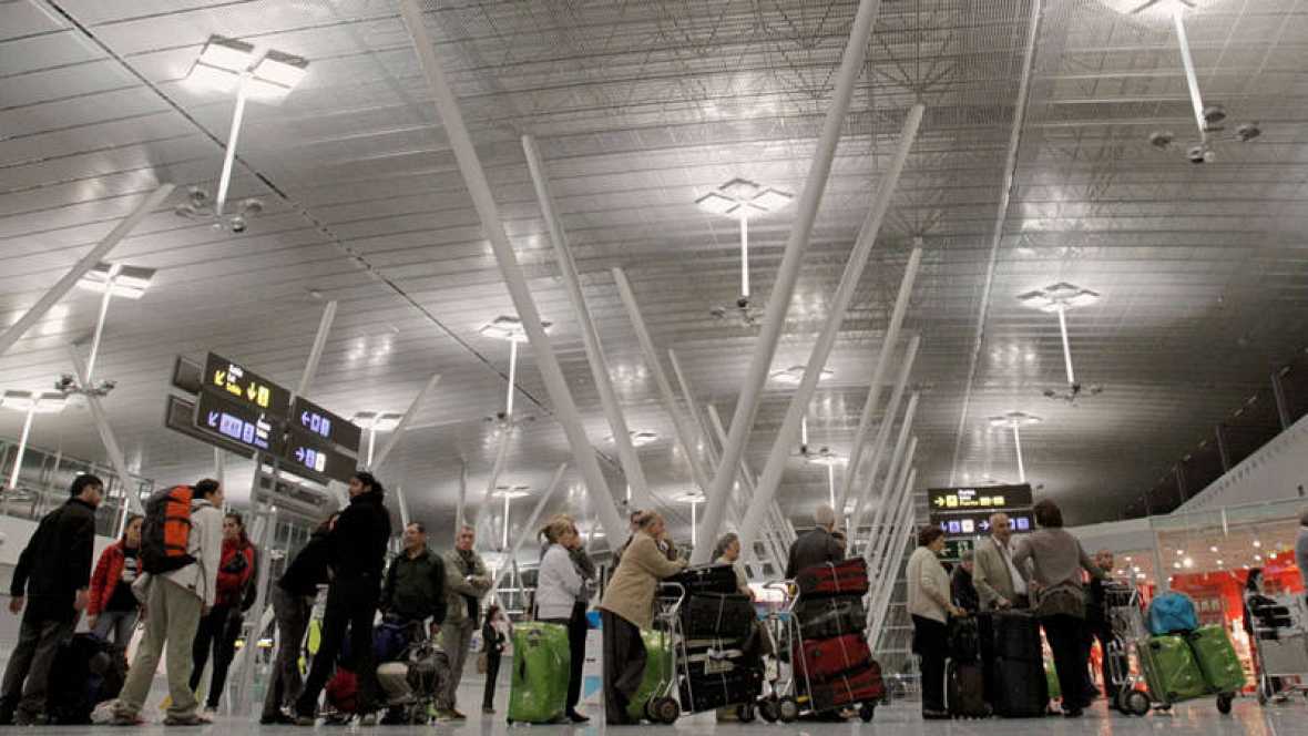 Los vigilantes de los aeropuertos de A Coruña y Santiago anuncian paros parciales a partir del 20 de agosto Los vigilantes de los aeropuertos de A Coruña y Santiago anuncian paros parciales a partir del 20 de agosto