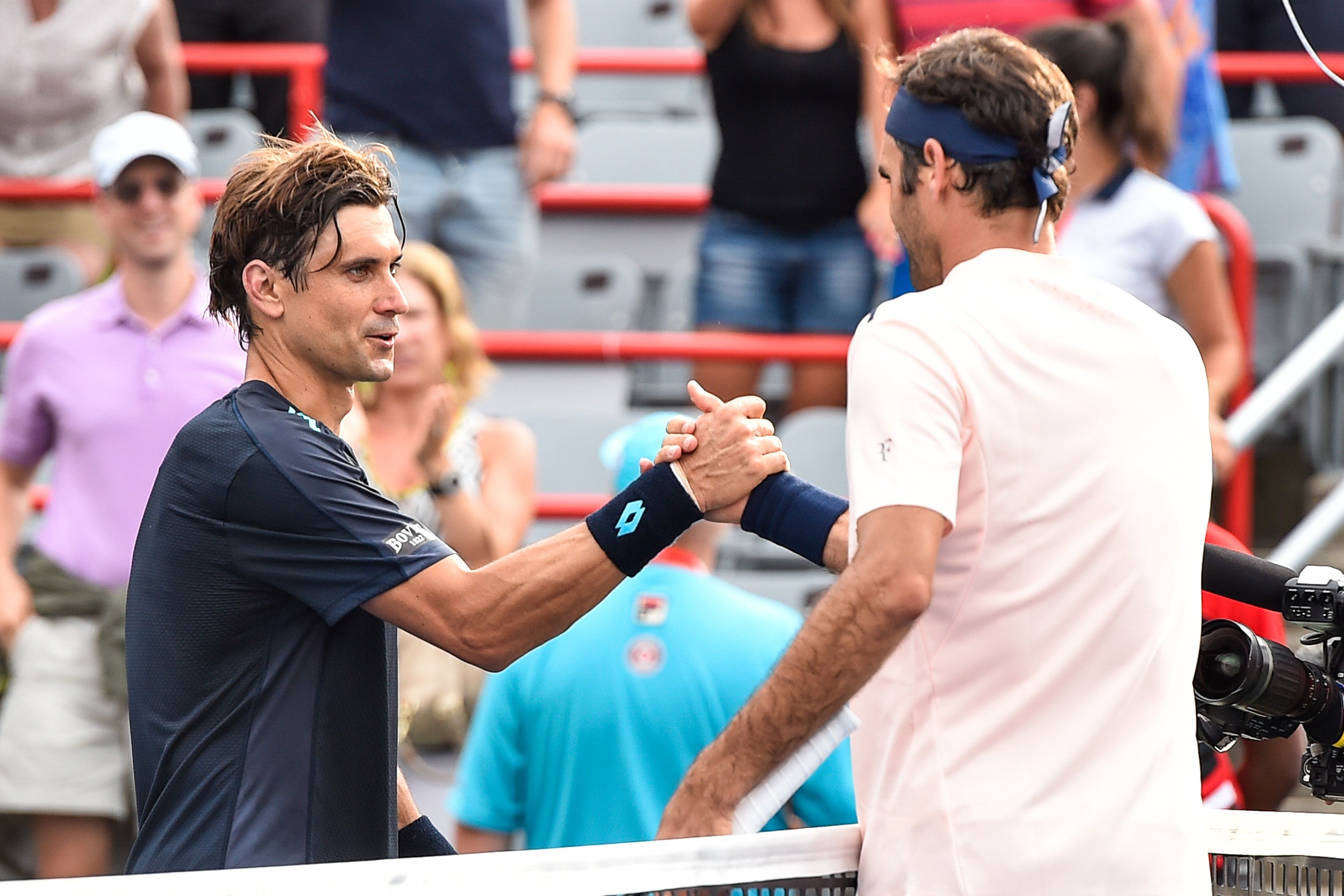 Federer frena a David Ferrer y se cita con Bautista en cuartos en Montreal Federer frena a David Ferrer y se cita con Bautista en cuartos en Montreal