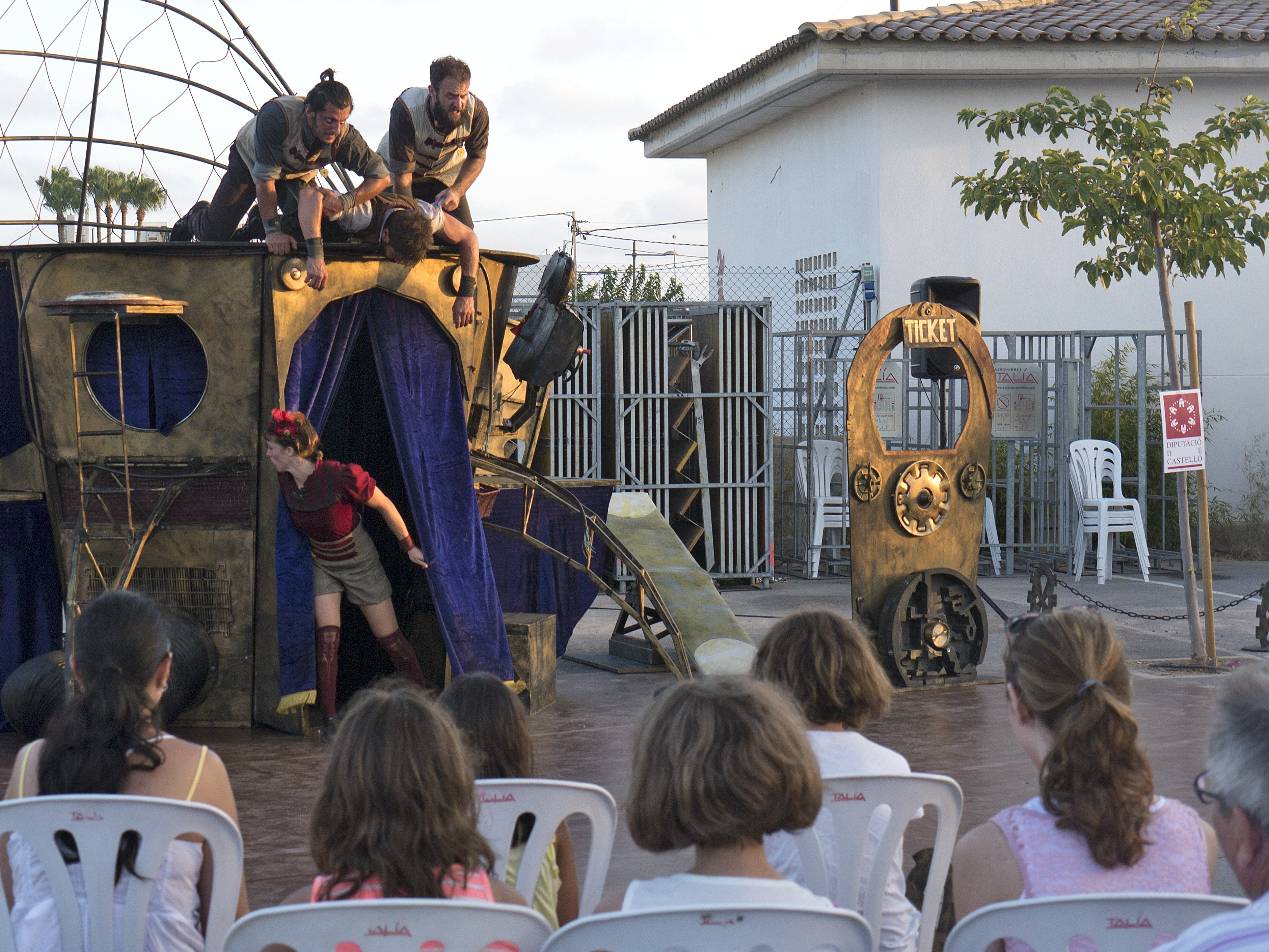 La campaña Viu l’Estiu celebra este fin de semana una veintena de actividades La campaña Viu l’Estiu celebra este fin de semana una veintena de actividades
