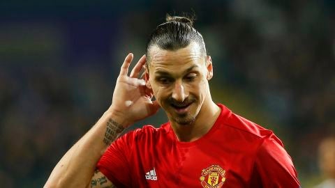 Ibrahimovic durante un partido con el United