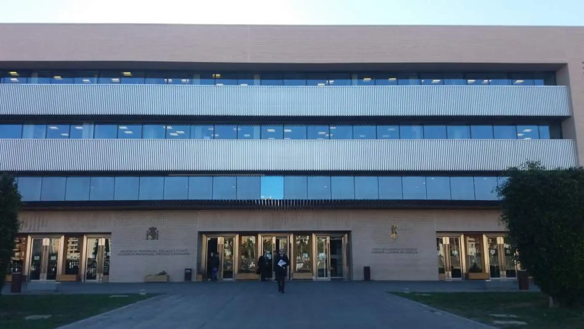 Entrada a la Audiencia Provincial de Castellón.