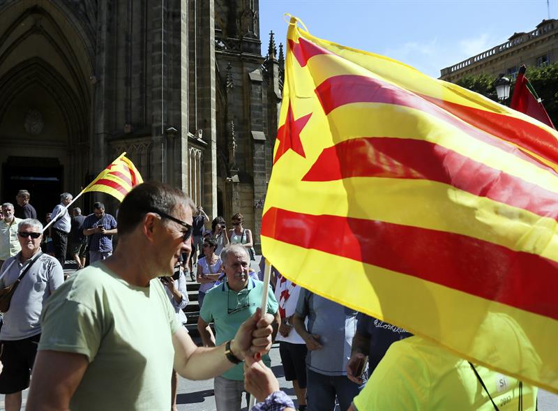 La mitad de los catalanes rechazan la independencia mientras el 42% sí la quiere La mitad de los catalanes rechazan la independencia mientras el 42% sí la quiere