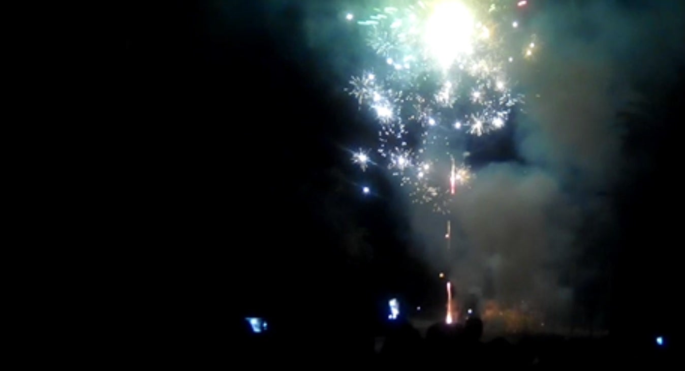 La mascletá vertical nocturna del 5 de agosto será doble y se lanzará desde dos torres de 18 metros de altura La mascletá vertical nocturna del 5 de agosto será doble y se lanzará desde dos torres de 18 metros de altura