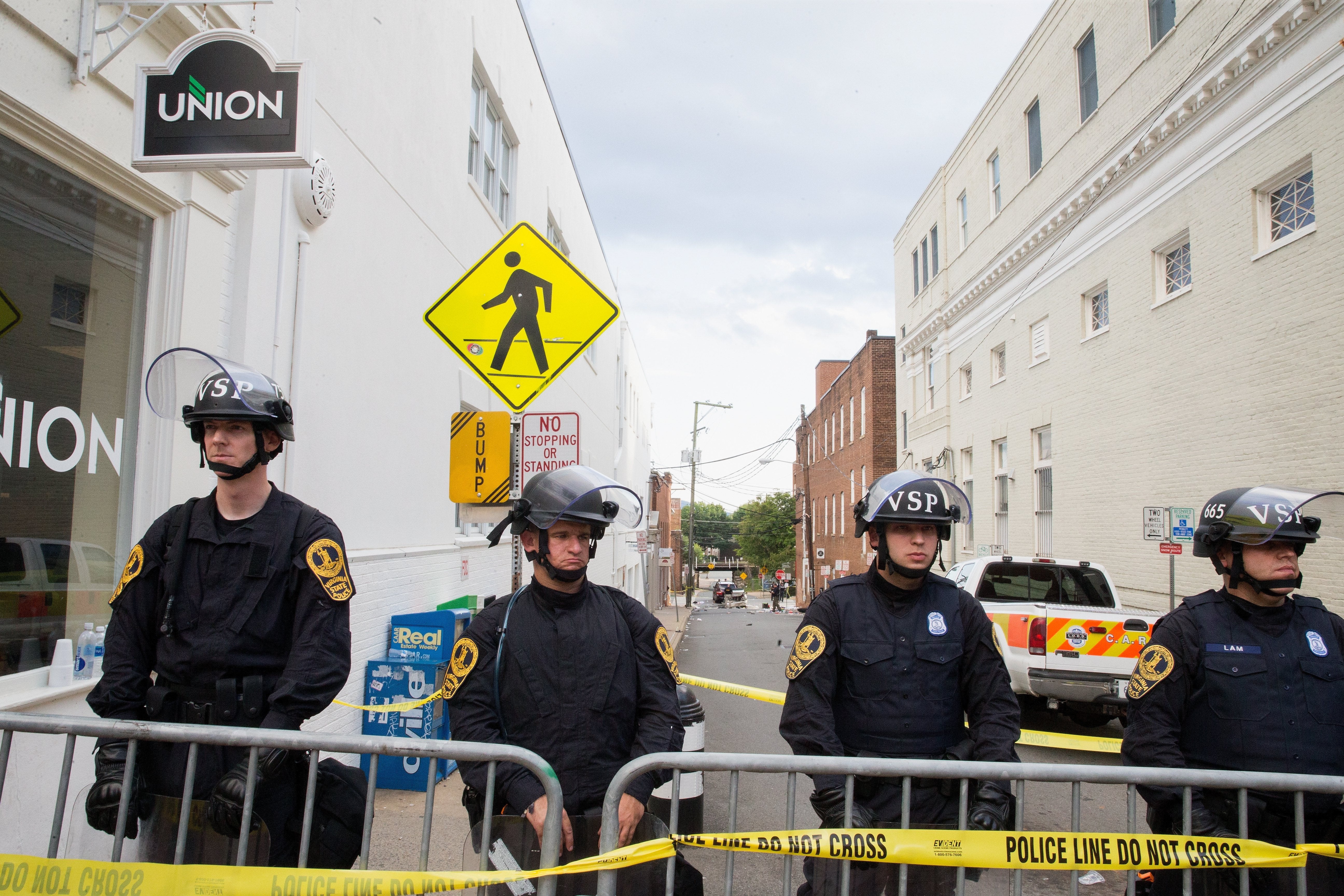 Mueren dos policías de Virginia tras estrellarse el helicóptero en el que vigilaban los disturbios en Charlottesville Mueren dos policías de Virginia tras estrellarse el helicóptero en el que vigilaban los disturbios en Charlottesville