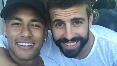 Gerard Piqué y Neymar. Gerard Piqué y Neymar.