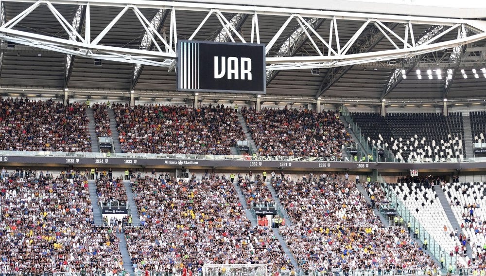 El estadio de la Juventus, con la presencia del VAR