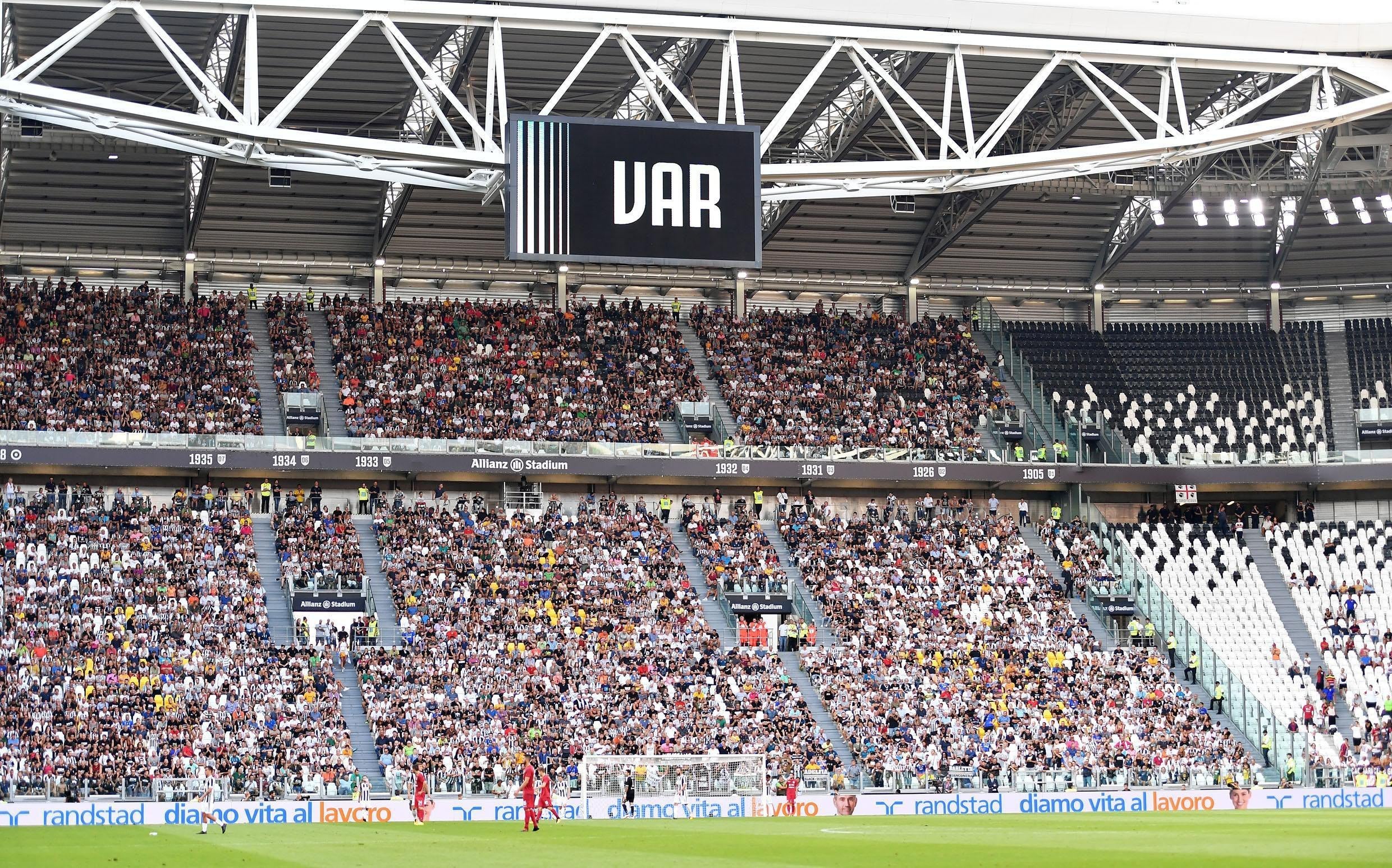 La Bundesliga se plantea quitar el VAR: "Es inaceptable" La Bundesliga se plantea quitar el VAR: "Es inaceptable"