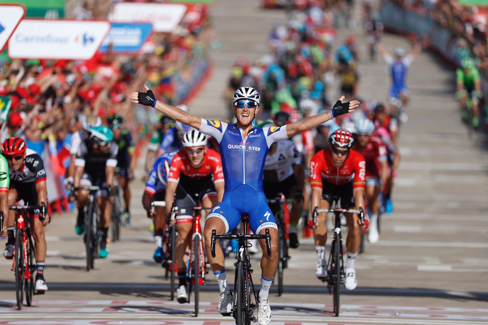Matteo Trentin gana al sprint la cuarta etapa de la Vuelta y Froome mantiene el liderato Matteo Trentin gana al sprint la cuarta etapa de la Vuelta y Froome mantiene el liderato