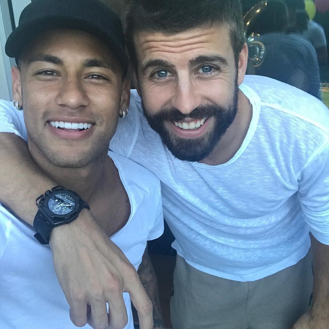 Piqué: "Las fotos con Neymar fueron casualidad, no estamos enfadados con el club" Piqué: "Las fotos con Neymar fueron casualidad, no estamos enfadados con el club"
