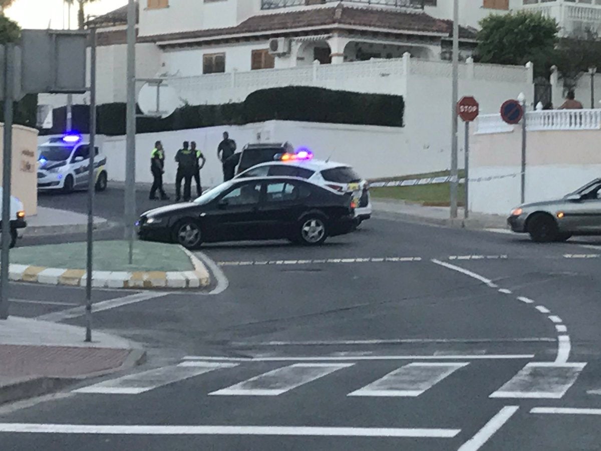 Siguen buscando al conductor que se había saltado un control policial en Alicante Siguen buscando al conductor que se había saltado un control policial en Alicante