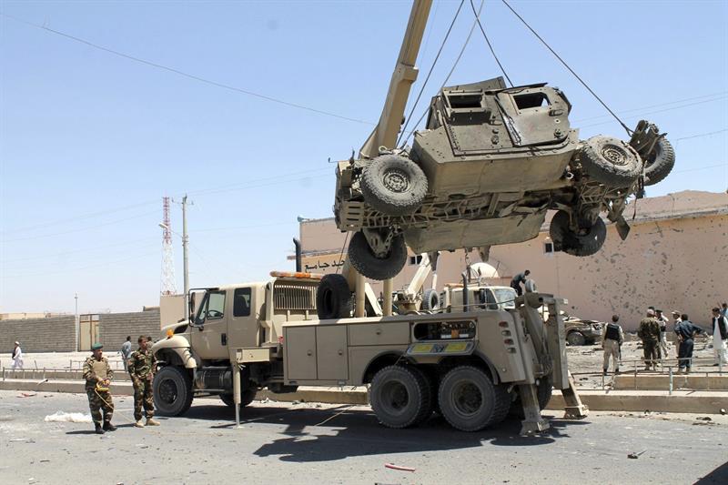 Al menos seis muertos y 40 heridos en un atentado con bomba en Afganistán Al menos seis muertos y 40 heridos en un atentado con bomba en Afganistán