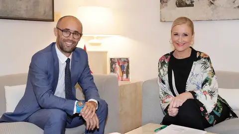 Cristina Cifuentes recibe a Pedro Luis Sanz Meco en la Real Casa de Correos