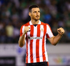Aduriz levanta los brazos en un partido con el Athletic Aduriz levanta los brazos en un partido con el Athletic