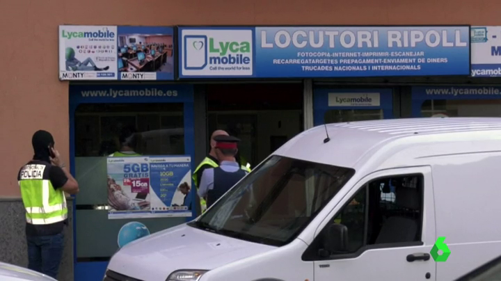 Las mafias venden por 50 euros las citas para ser atendido en extranjería Las mafias venden por 50 euros las citas para ser atendido en extranjería