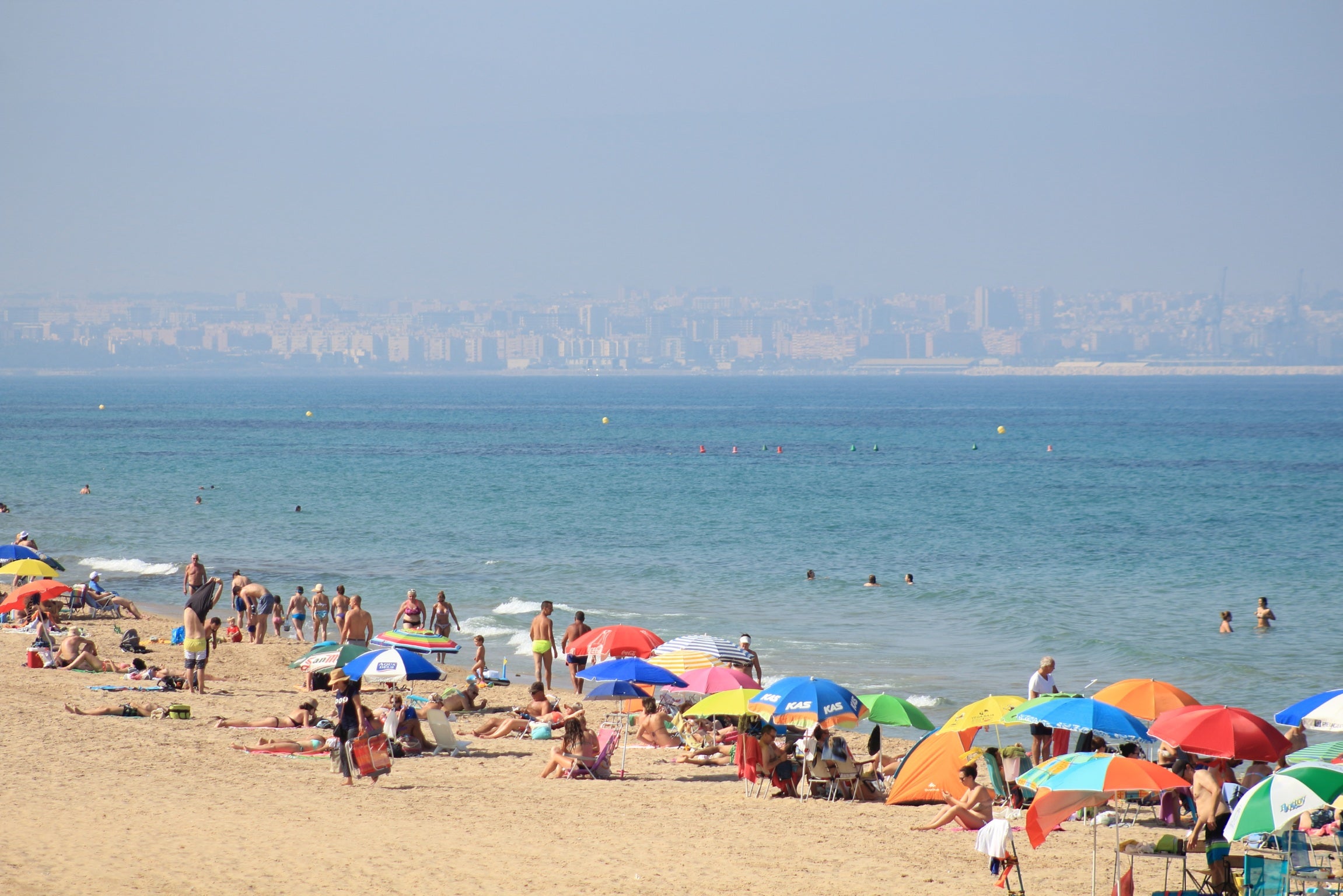 El PP de Elche critica que se esté cobrando el canon a los chiringuitos de las playas sin que el servicio se haya puesto en marcha El PP de Elche critica que se esté cobrando el canon a los chiringuitos de las playas sin que el servicio se haya puesto en marcha